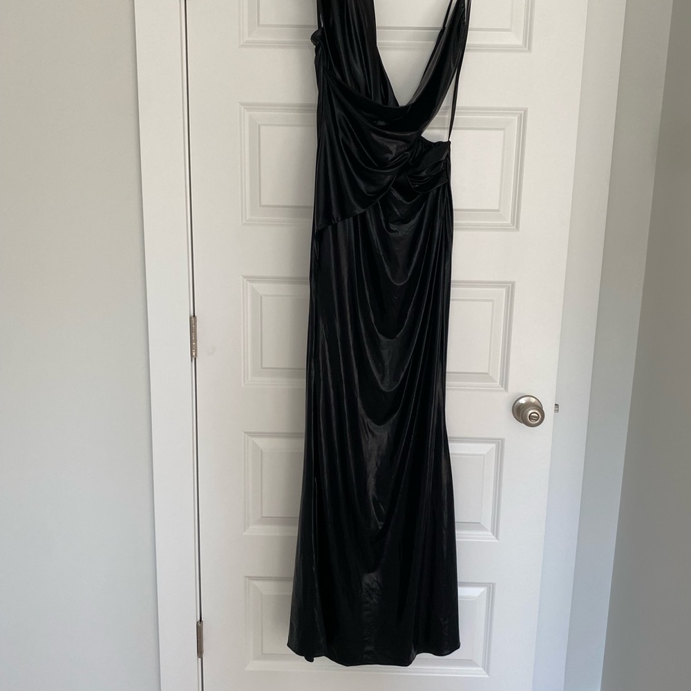 JLUXLABEL Black Sleeveless Plunge Gown